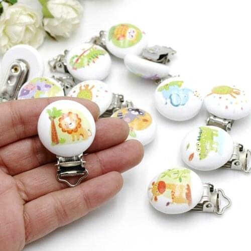 Random mix 3pcs/lot Pacifier Clips White Lovely Animals Pattern Wood Mantal Nepple Clips For Kids Baby