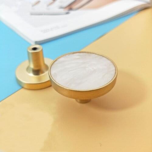 Brass Furniture Handles Elegant Door Knobs and Handles for Cabinet Kitchen Cupboard Drawer Pulls Wall Hanging Hooks Shell Resin