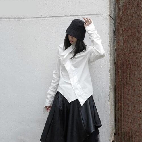 Yuerwang Black And White Blouses