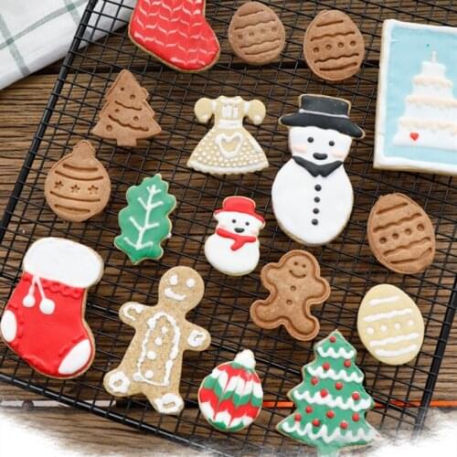 12 pcs 3D Spring Pressing Plastic Cut Biscuit Mold Christmas Press Cookie Cutter Set Gingerbread House Fondant Baking Tools