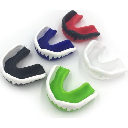 1pcs Sport protective Mouth Boxing Braces Kids Youth Teeth Protector for Basketball Rugby Boxing Karate Boxing Tooth Brace