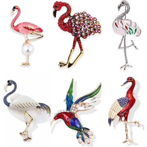 Cute Flamingo Rhinestone Brooch For Womens Jewelry metal On clothes badges Anime Lapel Pins Female Brooches Bird Friends Gift