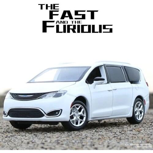 1:32 Chrysler Grand Voyager MPV Alloy Car Model Diecasts & Toy Vehicle Metal Car Model High Simulation Collection Childrens Gift