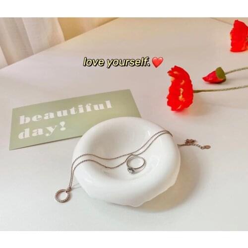 Ins Nordic Creative Chubby Pure White Ceramic Flanging Flavor Dish Vinegar Dish Jewelry Ring Sauce Dish Racket Props