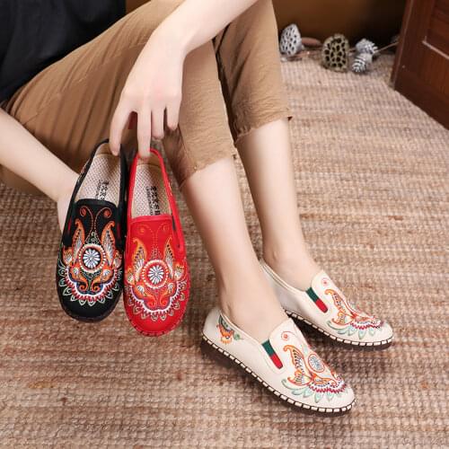 New Antique Shoes Retro Chinese Style Old Beijing Embroidered Cloth Shoes Social Shoes Net Red Womens Shoes