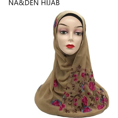1PC Hot sale Luxurious Soild hijabs Flower embroidery scarves Women elegant shawls tassels Hand made bandanna Muslim head wraps