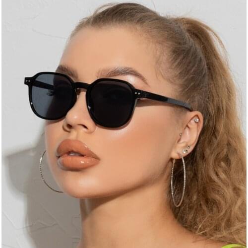 Vintage Square Sunglasses Women Rivet Round Sun Glasses Ladies Black Yellow Driving Goggle Male Oculos De Sol Femme UV400