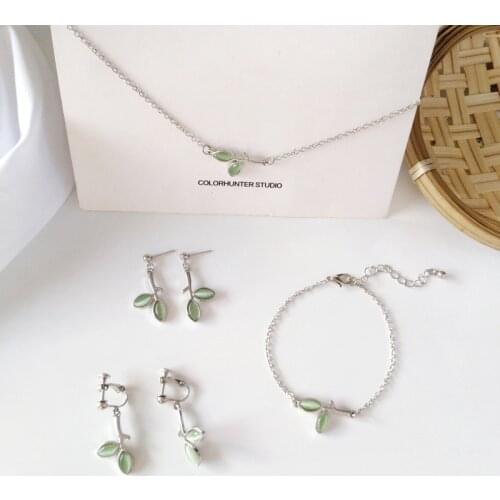 Mori Girls Green Leaves Short Pendant Simple Opal Drop Earrings Imitation Rhodium Plated Cute Short Earrings for Women