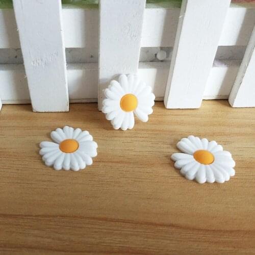 10Pcs PVC Rubber White Daisy Flower Silicone Flatback Cabochon Kawaii Crafts Fit Phone Deco Parts DIY Hair Bows Center Scrapbook