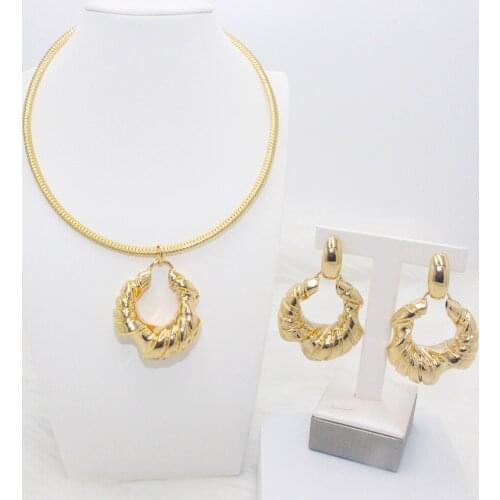 Golden Color Popular Design Copper Necklace And Earrings Jewelry Set For Women 2021 New Arrival Wedding Party Attendance