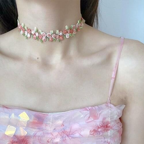 HUANZHI 2020 New Korean Sweet Romantic Choker Pink Spring Knit Flower Rose Necklace for Women Girls Party Jewelry Holiday