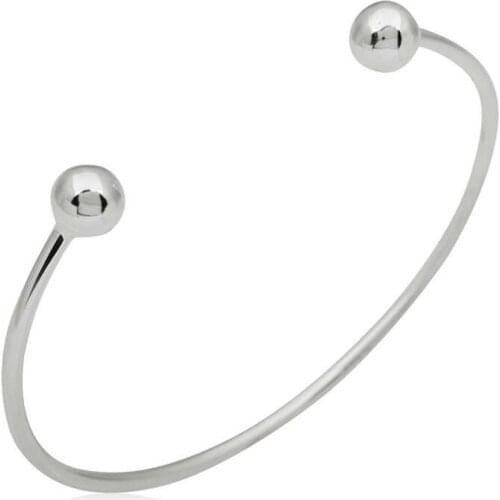 Silver Red Clover Plate Child Wristband for Women , Stylish, Aesthetic and Flashy, Bracelet Types for Women