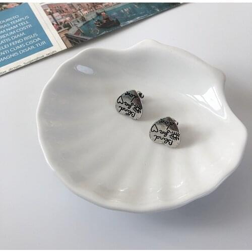 Hangzhi 2021 New Korean personality retro love earrings retro simple temperament graffiti cold wind heart-shaped ear clips