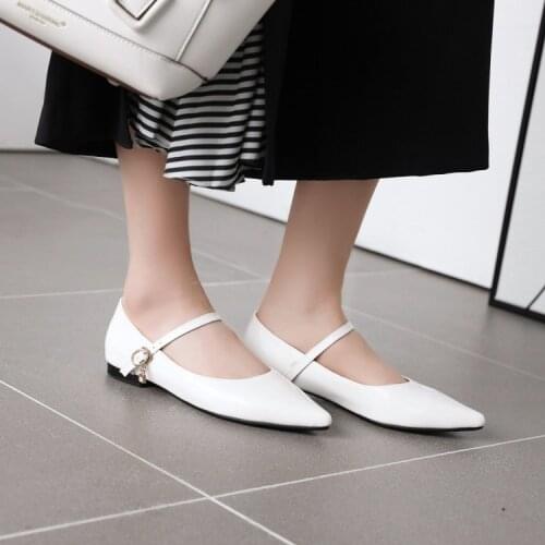 Square toe flat shoes womens 2020 spring new shallow mouth Korean version versatile one word buckle Mary Jane shoes patent leat