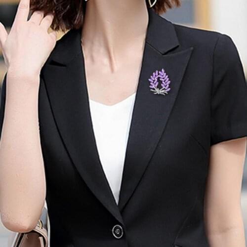 Brooch Creative Ornamental Vintage Alloy Rhinestone Floral Badges Pin for Women