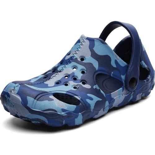 Cheap Jelly Sandals Men Sandals Cool Water Summer Men Outdoor Beach Garden Slippers brand sneakers Flats Sandalias Clogs Sandals