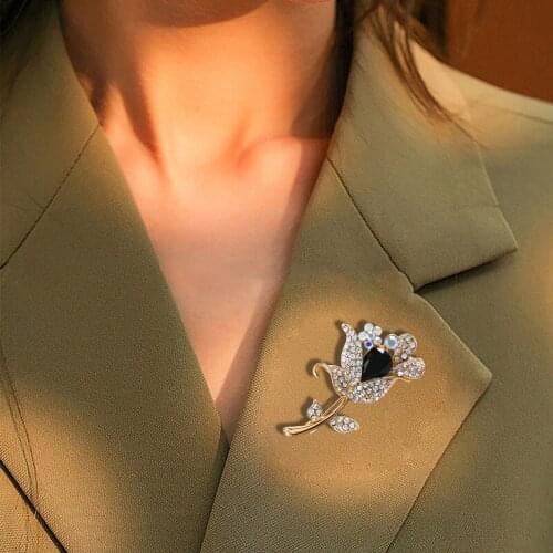 Trendy Women Rhinestones Leaf Stunning Brooch Spring Gorgeous Insect Flying Needles Jewelry Gifts Party Accessories