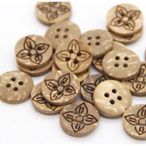 Small Natural Flower Round Wooden Sewing Buttons For Clothes Coat Eco-friendly Scrapbooking Decorative Accessories Wholesale