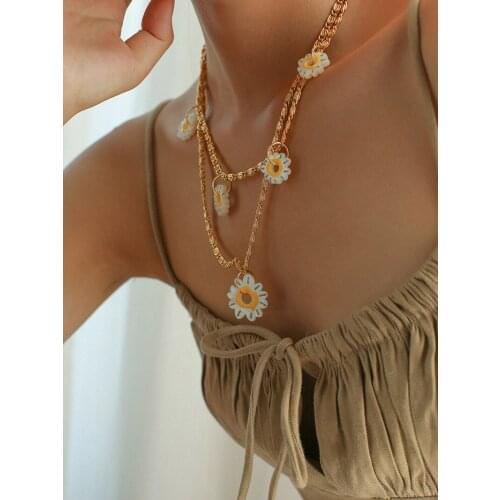 Fashion white mother-of-pearl hand-painted daisy flower long necklace female temperament simple necklace clavicle chain