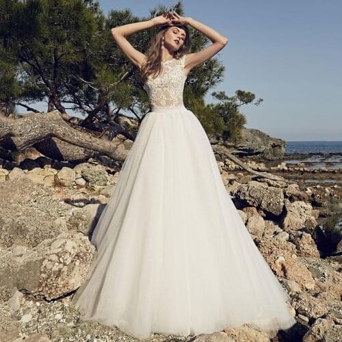 Tulle A-line Wedding Gowns 2021 Elegant Court Train Appliques Plus Size Sleeveless Bridal Dresses Custom Made