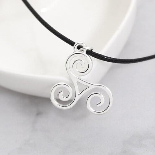 Cute Hollow Teen Wolf Amulet Necklace Round Shape Triskelion Allison Statement Necklaces For Women Men Gift Collar Freeshipping