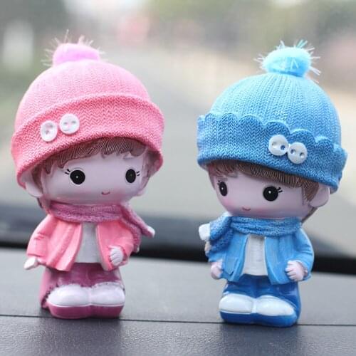 Car Ornaments 2pcs/lot Cute Cartoon Resin Miniatures Figurine Model Craft Sweet Couple Dolls Auto Interior Decoration Ornament