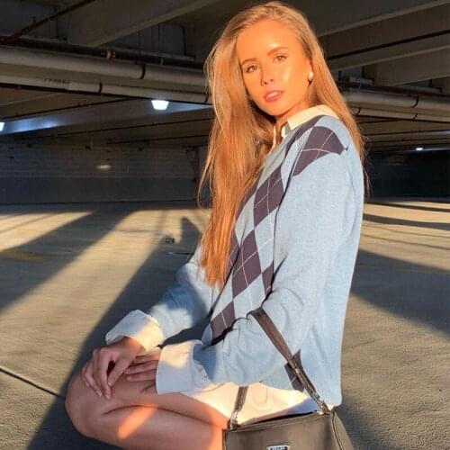 Women V Neck Black With Blue Argyle Casual Sweater Long Sleeve Hem Tightening Pullover 2020 Winter Women Preppy Style Sweater