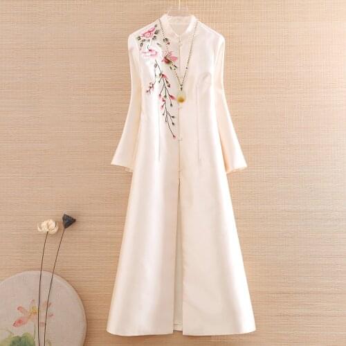 High-end Elegant Lady Outerwear Autumn Chinese Style Embroidery Peony Butterfly Retro Women Vintage Loose Trench Coat Female XXL