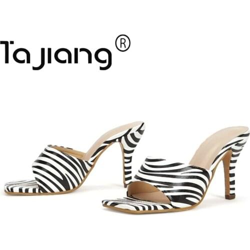 Ta Jiang New authentic fashion casual simple summer ladies sandals, metal rhinestone square toe flip flop sandals T0082