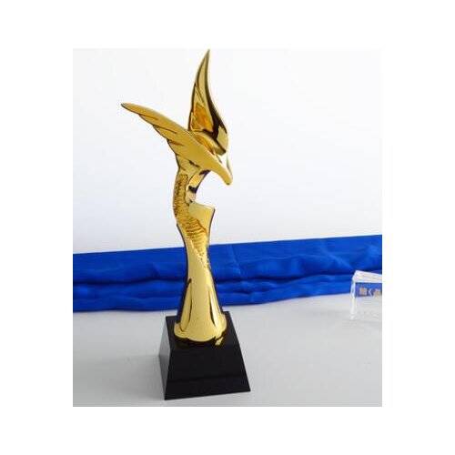 World cup Resin trophy golden eagle wing display award holder company anniversary strategic par Wholesale factory direct selling