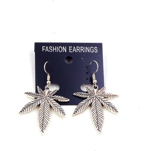 Punk style retro maple leaf earrings Harajuku zipper hemp leaf earrings European and American temperament student earrings