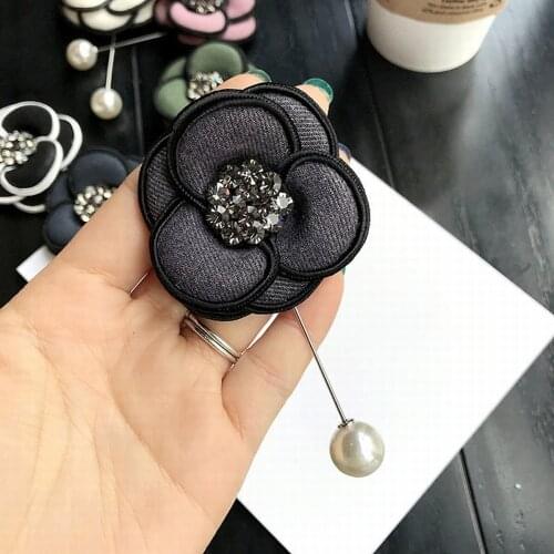 Korea Simple Retro Fabric Camellia Flower Imitation Pearl Brooches for Girl Women Fashion Suit Corsage Jewelry Accessories