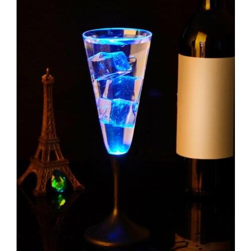 Water Inductive LED Cup Glowing Champagne Beer Wine Whisky Cup Liquid Fruit Juice Glass Mug Festival Party Drinkware Bar KTV