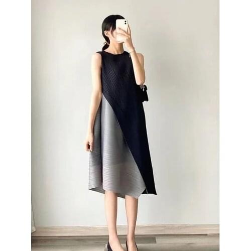 2021 Summer New Miyake Pleated Dress Black And Gray Fake Two Stitching Design In The Long Loose Slim Foreign Style Skirt