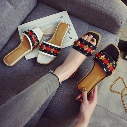 New Ladies Slippers Square Toe women Flat Bottom Slides Metal Cartoon Bees Print Casual Beach Shoes Slippers Size 34-43