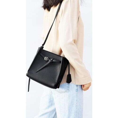 2021 new leather womens bag single shoulder bag bucket bag fashion simple messenger bag commuting Korean cattle leather bag