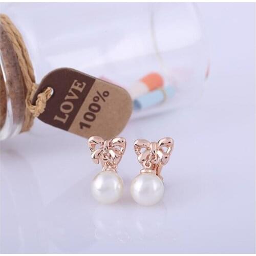Grace Jun(TM) 2017 New Design Bowknot Shape Clip on Earrings Without Piercing for Girls Party Simulated Pearl No Hole Ear Clip