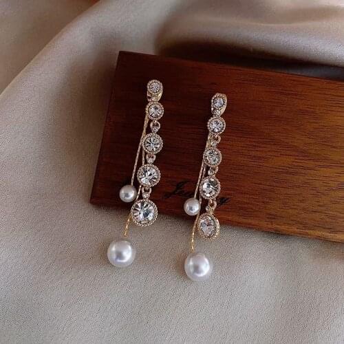 2020 New Fashion Long Temperament Sweet Pearl Drop Earrings Contracted Long Metal Elegant Women Earrings Jewelry