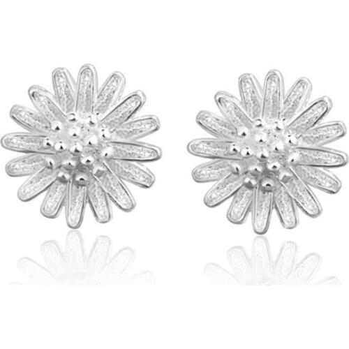 Creative Lovely Little Daisy Stud Earrings Romantic Jewelry Wedding Earrings for Women Fashion Female Jewelry