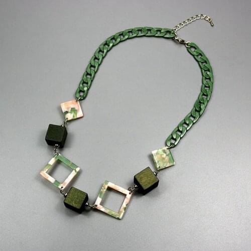 2017 new fashion folk style all-match wood resin green color accessories manufacturers wholesale Necklace female temperament