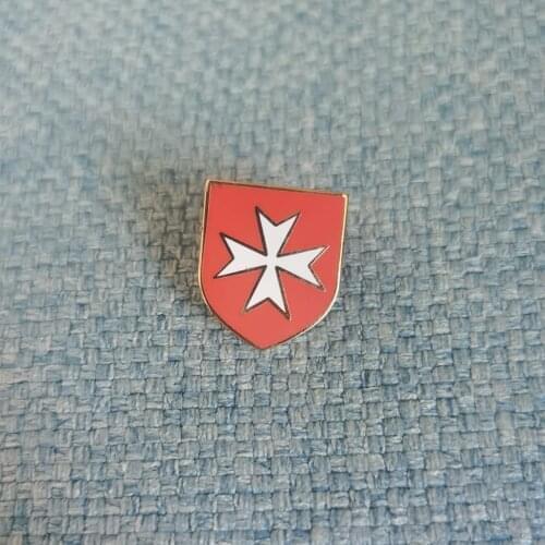 Maltese cross knights shield lapel pin masonic lapel badge