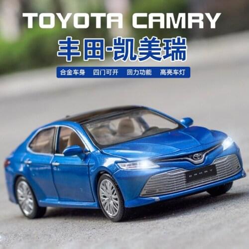 1/32 Scale Eighth Generation Toyota Camry Diecast Alloy Pull Back Car Collectable Toy Gift / Collection / Children