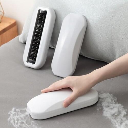 Multifunctional Rolling Bed Brush Floor Dust Removal Brush Household Nutshell Debris Clothes Removal Cleaning Brush