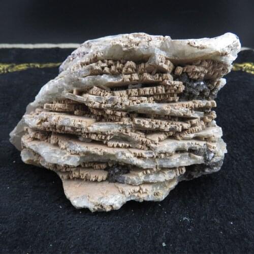 762g Madagascar Natural Crystal & Garnet Mineral Stone Rough Specimens Fengshui Stone Home Decoration