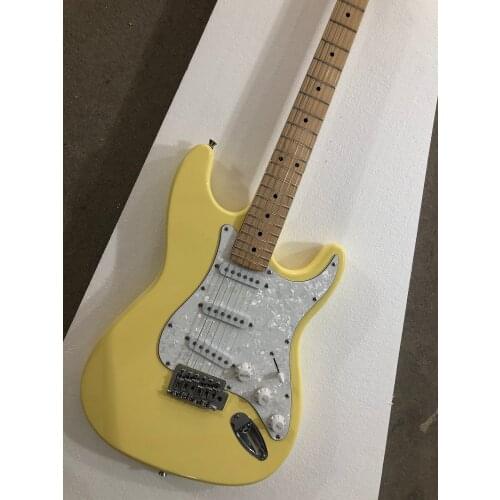 Electric guitar St / cream / high quality Guitar / free delivery