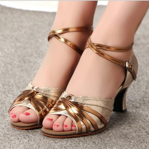 Woman Latin Dance Shoes for Girls Soft Sole Pratice Ballroom Dancing Shoes for Kids Woman Summer Rubber Sole Dance Sandals