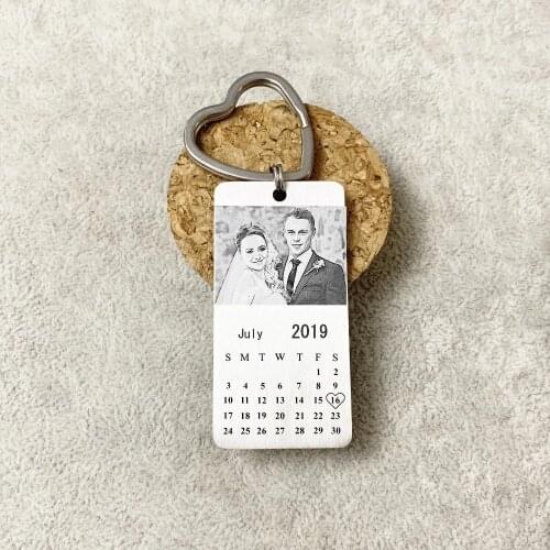 High Quality Popular Custom Keychain Stainless Steel Mens And Womens General Sketch Calendar Jewelry Silver KEYCHAIN GIFT