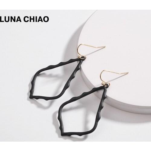 LUNA CHIAO 2018 Fall Winter Color Geometric Water Drop Shape Colored Coating Simple Earrings for Women