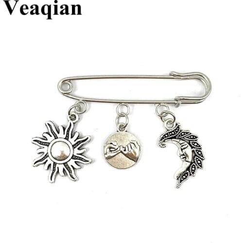 1 piece of sun Hand in hand Round card Moon alloy pendant brooch, friendship commemorative gift, cowboy collar badge brooch