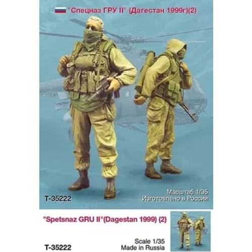 Two resin soldiers 1:35